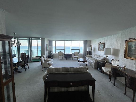 4th image of 940 W Glenlake Ave #34C