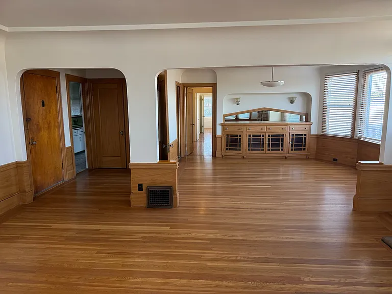 66 Bayview St — Photo 2