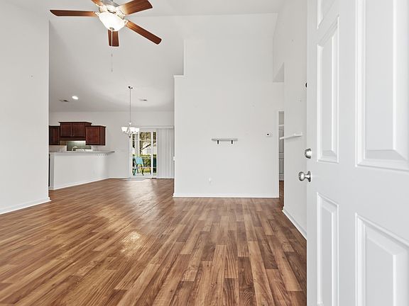 4th image of 836 Ingle Nook Ln.