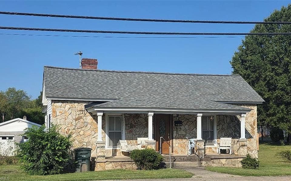 1st image of 123 S Fieldcrest Rd