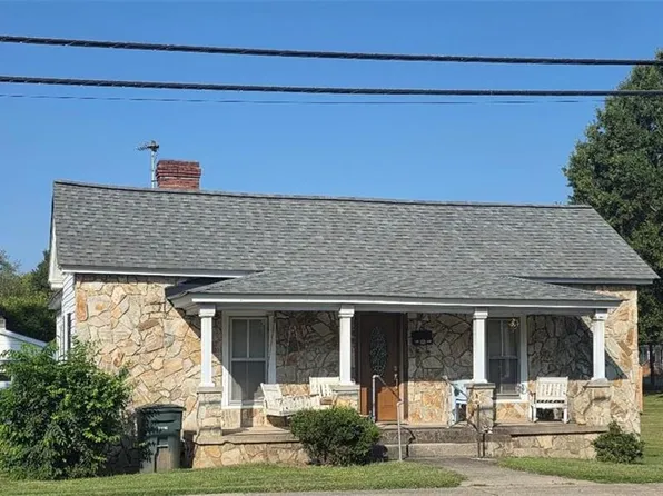 123 S Fieldcrest Rd, Eden, NC 27288