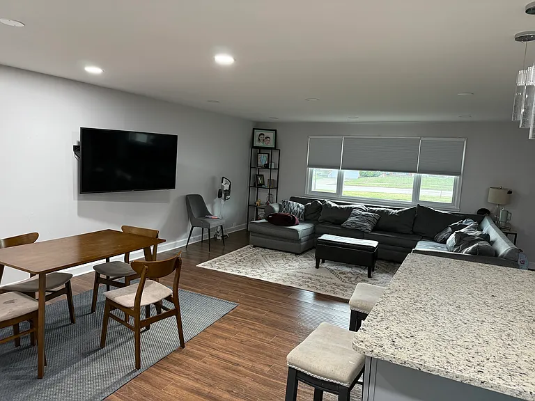 621 S Salem Dr — Photo 2