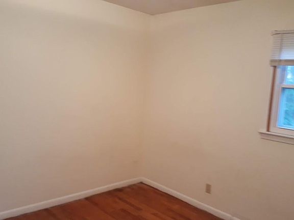5th image of 566 S Park Blvd