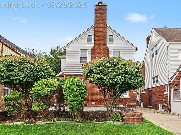 3rd image of 4025 Pasadena St