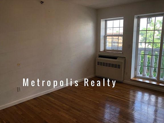 2nd image of 2582 37th St #4A