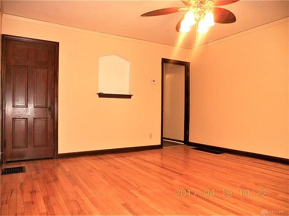 4th image of 155 E Hillcrest Ave
