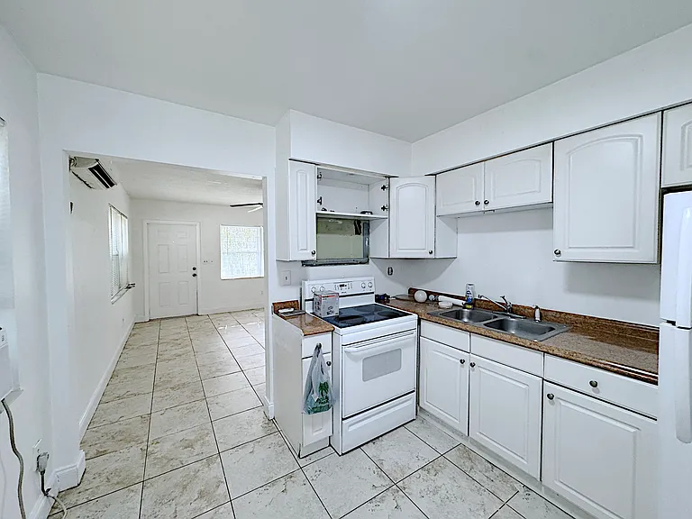 511 SE 2nd Ave #2 — Photo 24