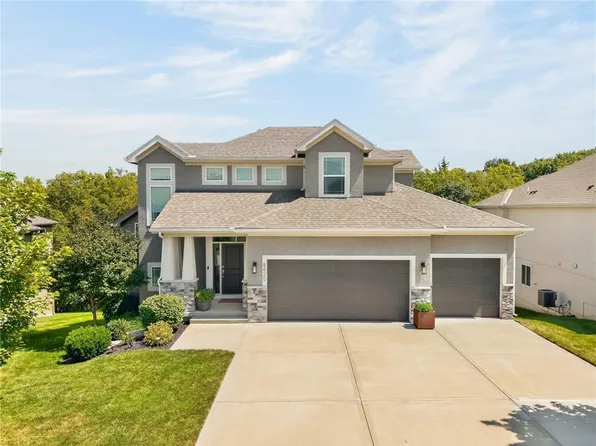 8425 Laramie St, De Soto, KS 66018