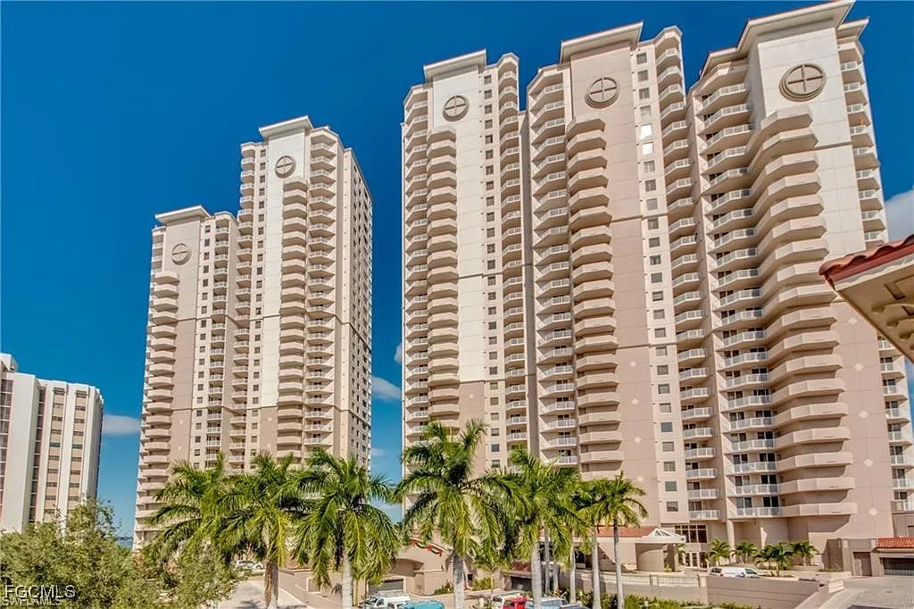 2 bed, 2.0 bath, 1742 sqft, $6,900 — Photo 1