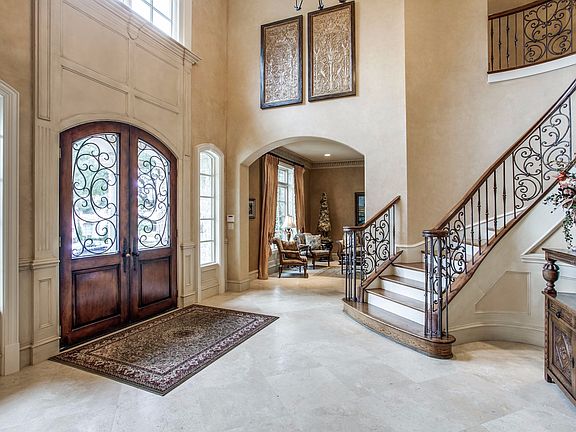 3rd image of 6100 Shady Oaks Dr