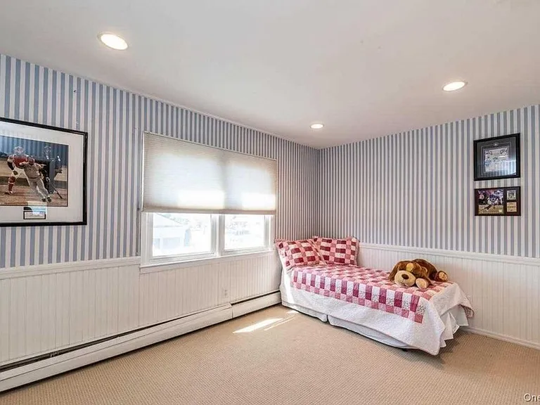 215 Scott Dr — Photo 6
