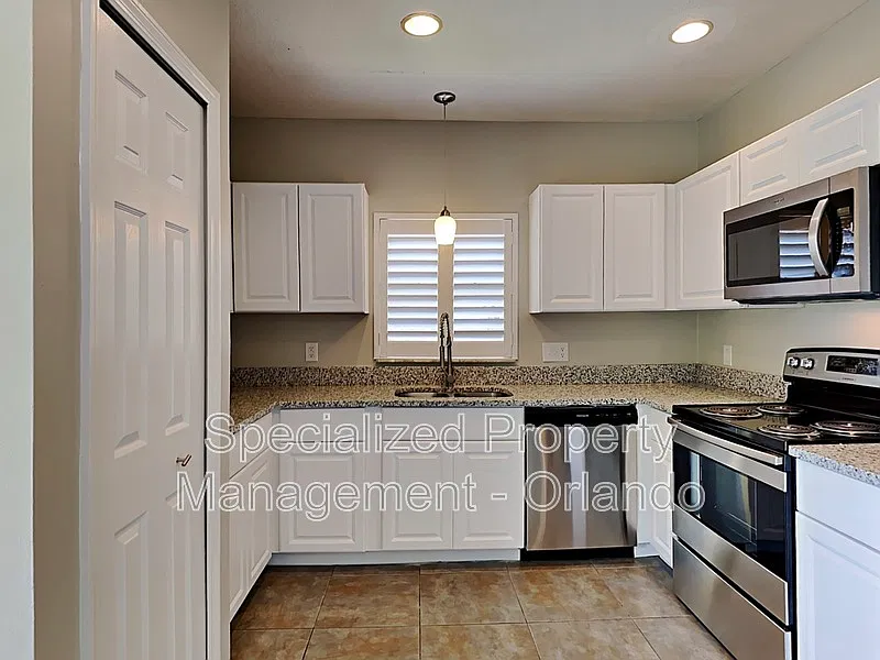 4 bed, 2.0 bath, 1468 sqft, $2,050 — Photo 2