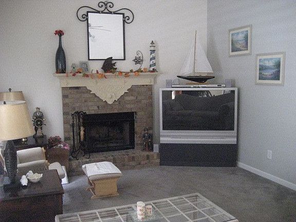 Cozy family room w/ fireplace