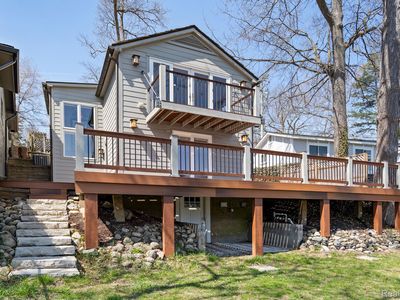 561 Bellevue Ave, Lake Orion, MI, 48362