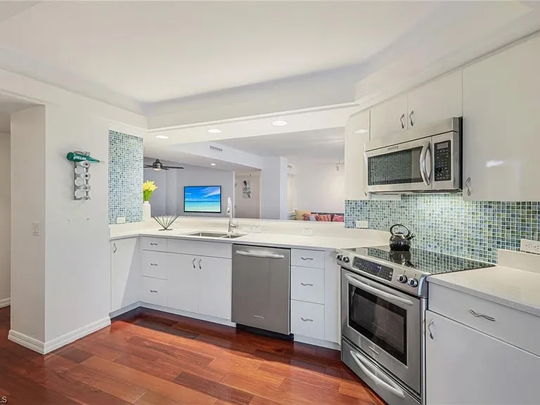 4041 Gulf Shore Blvd N #204 — Photo 11