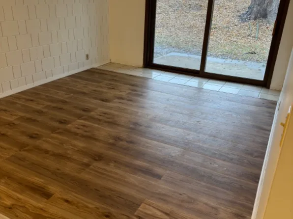 4 Manor Dr, Park View, IA