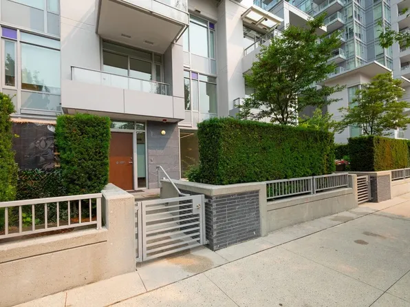6556 Nelson Ave, Burnaby, BC V5H 0G6