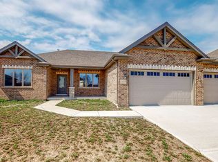 24214 S Sunset Lakes Dr, New Lenox, IL