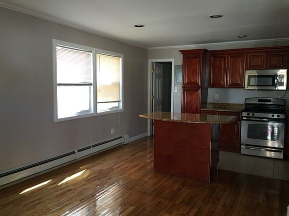 5th image of 4039 Amundson Ave