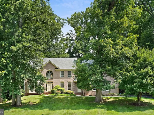 10560 Fox Forest Dr, Great Falls, VA 22066