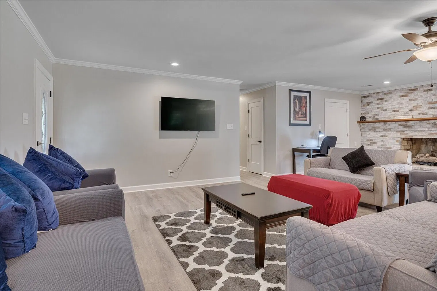 3 bed, 2.0 bath, $4,465 — Photo 2
