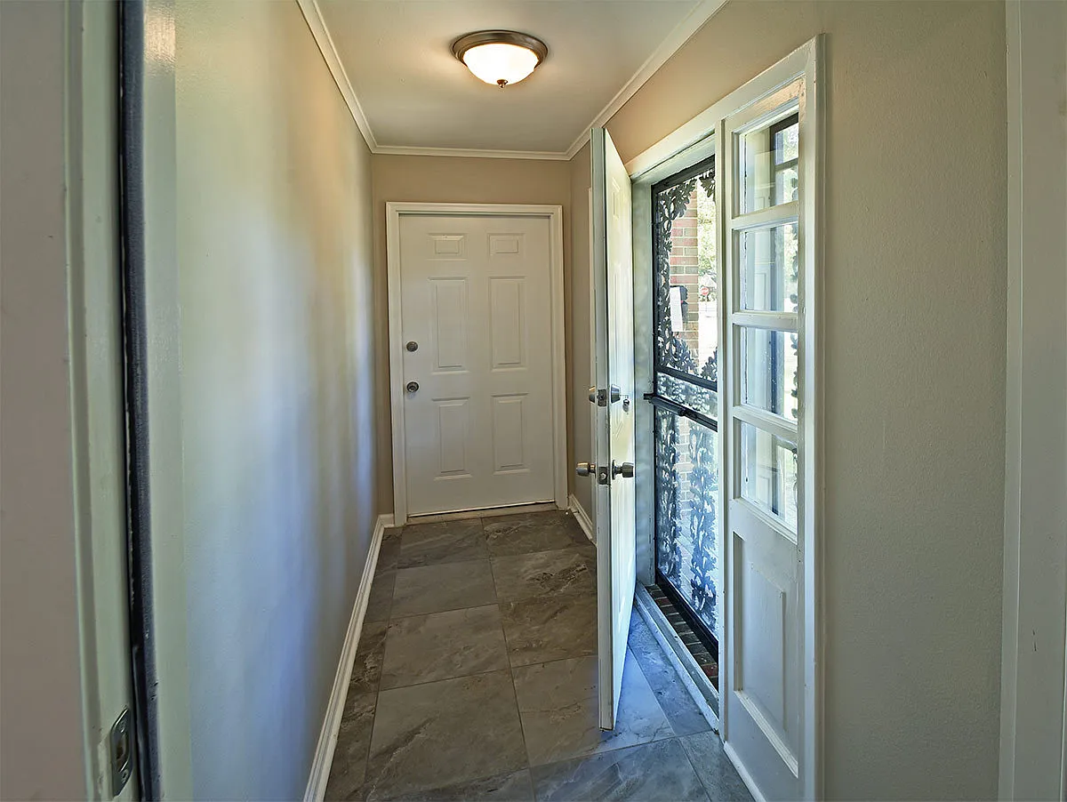 3 Bedroom, 2 Bathroom near Colonial and flamingo — Photo 2