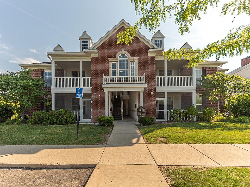 1st image of 1042 W Summerfield Glen Cir