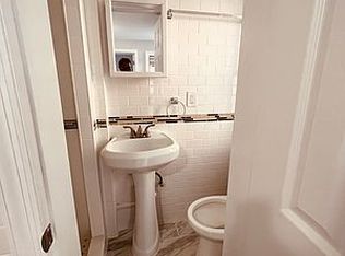 21-13 25th Rd #3B, Astoria, NY 11102