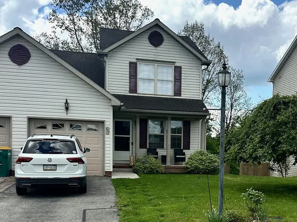 137 Maple Dr, Hanover, PA 17331