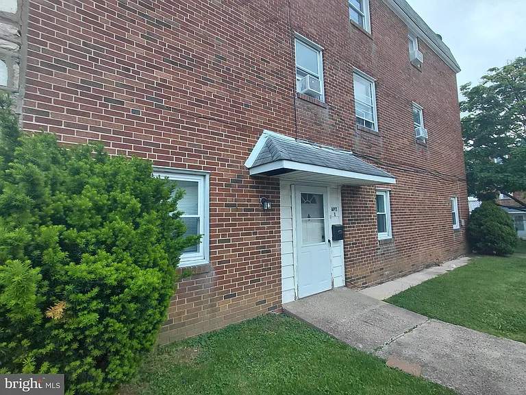 800 Princeton Ave #1 — Photo 6