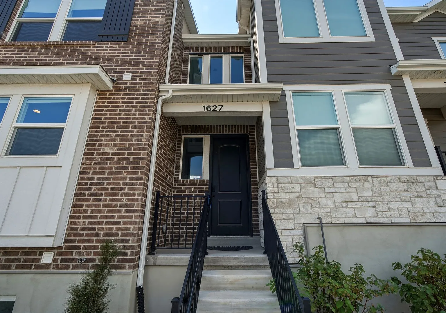 Beautiful 4 Bed Saratoga Springs Home!! — Photo 2