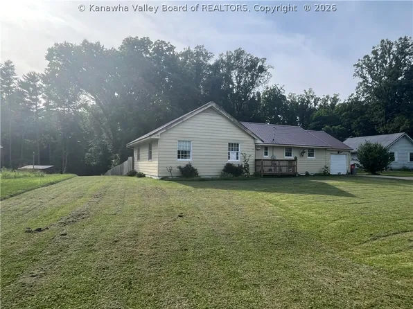 499 Staffhouse Rd, Point Pleasant, WV 25550