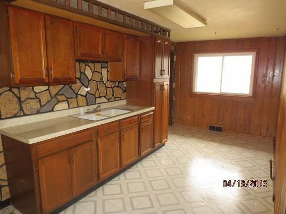 3rd image of 211 Hunter Ave