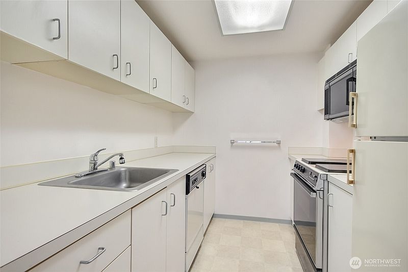 2nd image of 121 Vine Street #505