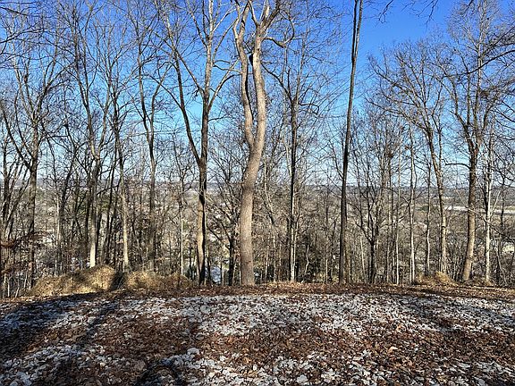 3rd image of 1059 Hilltop Dr