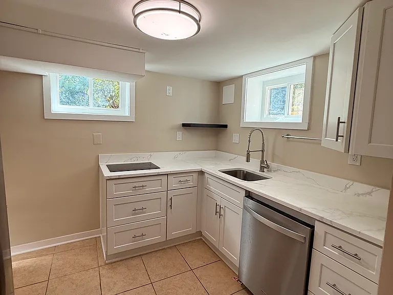 721 N Edison St — Photo 12