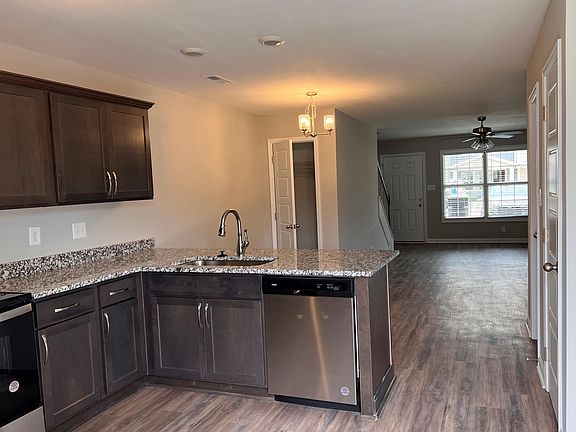3rd image of 638 Stowe Ct #Rr