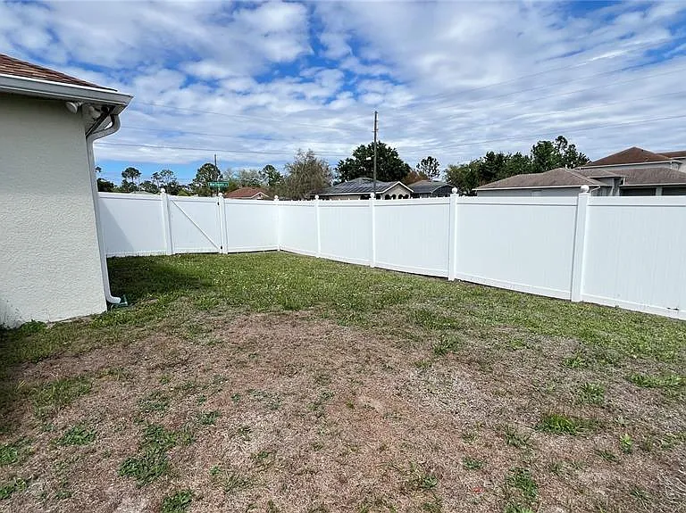 485 Martigues Dr — Photo 34