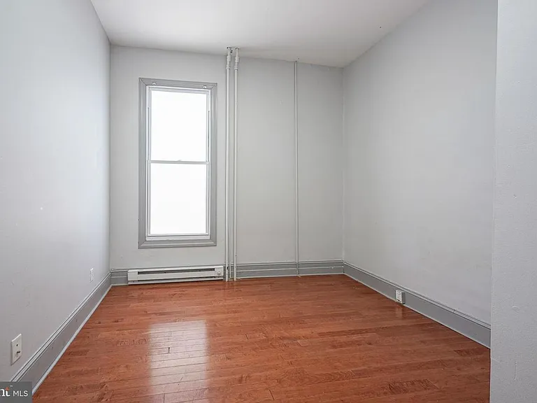 1525 Tasker St — Photo 16