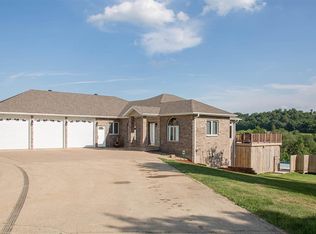 28385 400th St, Bellevue, IA 52031