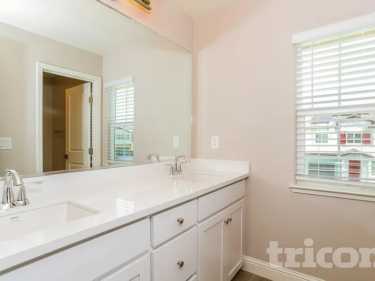 1232 Victorian St — Photo 12