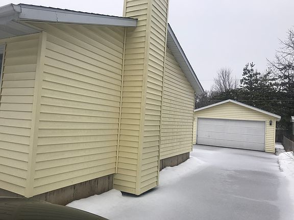 2.5 car garage 