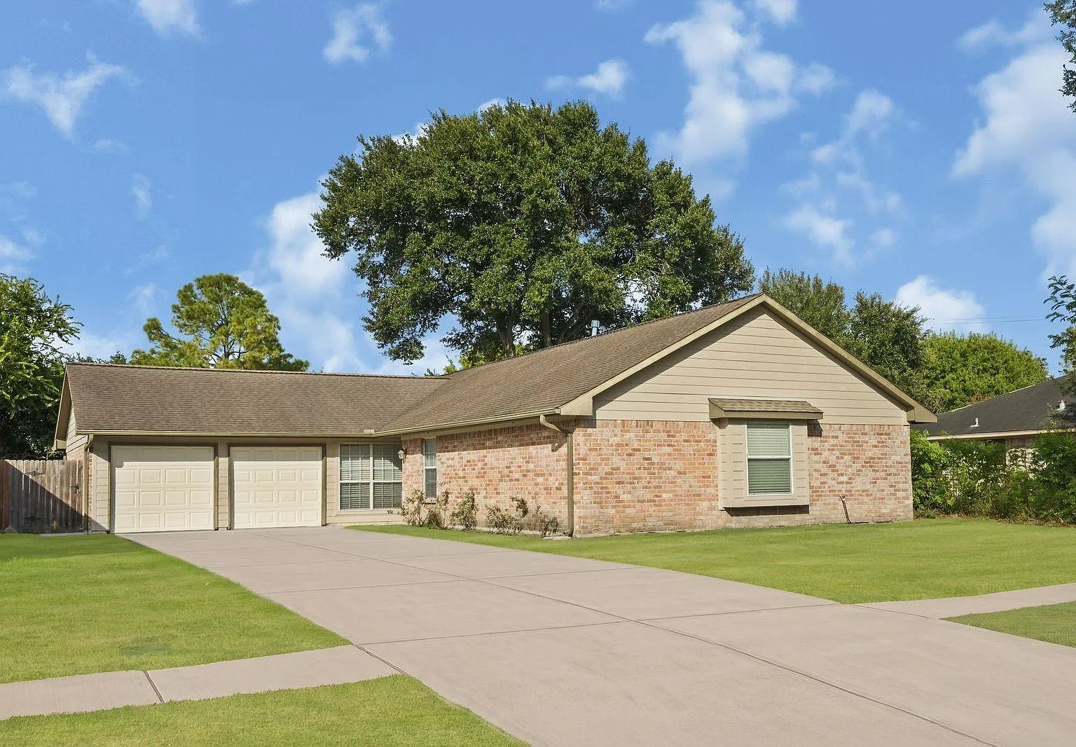 3 bed, 2.0 bath, 1660 sqft, $2,200 — Photo 1