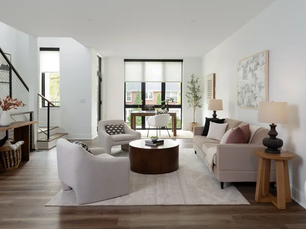 600 E Henry Clay St, Milwaukee, WI