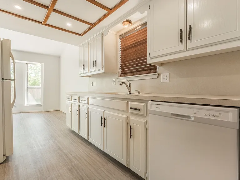1006 W Neptune Rd — Photo 8