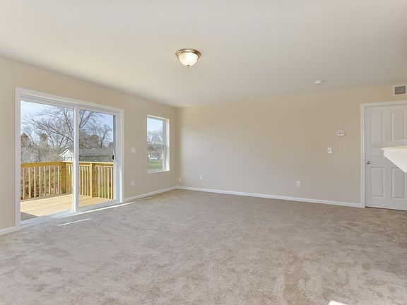 4th image of 77 Foxtail Dr
