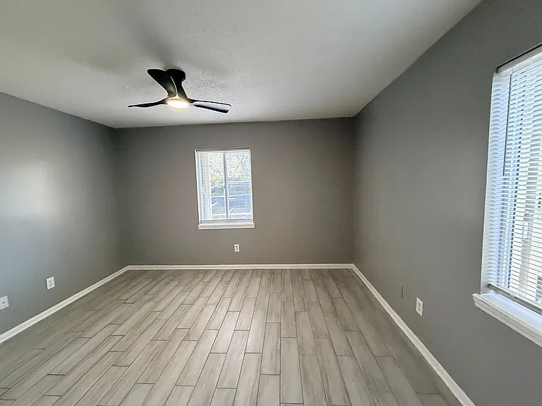 402 Lower 8th Ave S — Photo 11