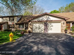 1314 S Mallard Ln, Mount Prospect, IL 60056