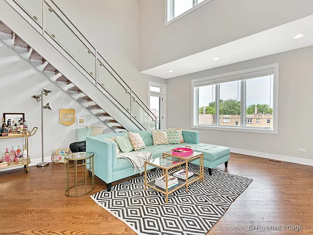 1607 W Irving Park Rd — Photo 3