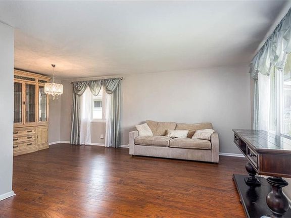3rd image of 801 E Decker Dr
